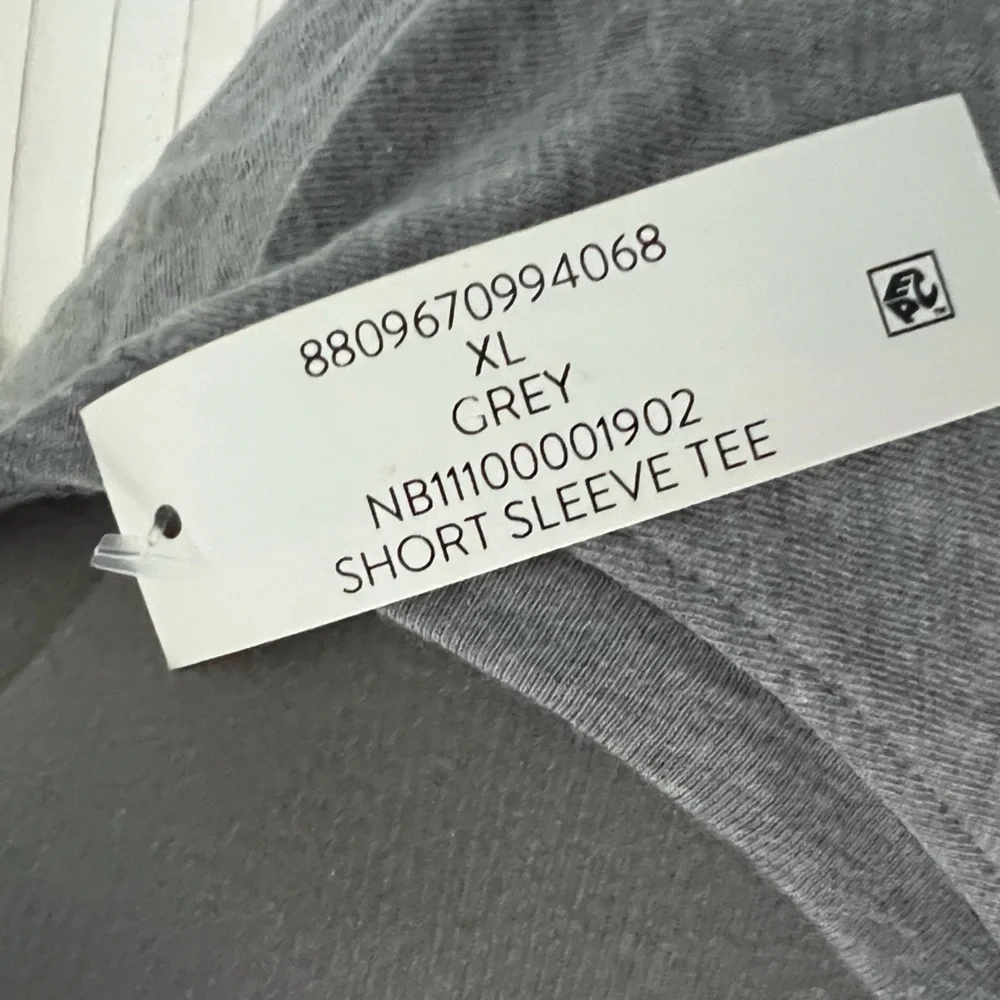 Basic gray T - Picture 4 of 4